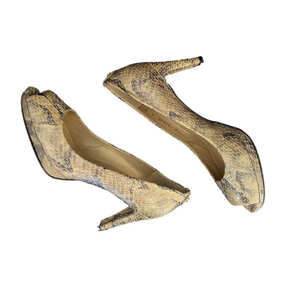 Stuart Weitzman Logo Plainfield Leather Snakeskin Peep-Toe Pump 9 Medium - Picture 2 of 16